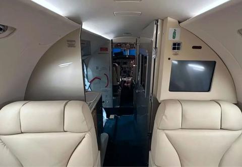 Открыть на весь экран Hawker 700B 2